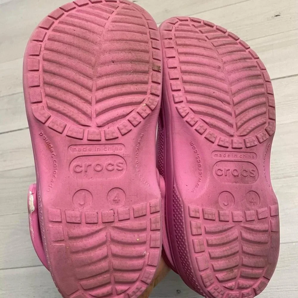 Crocs pink juniors size 4‎